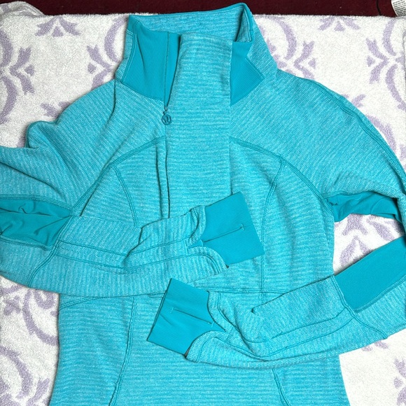 Lululemon Base Runner 1/2 Zip
Mini Check Pique Surge Heathered Surge / Surge - Picture 5 of 9